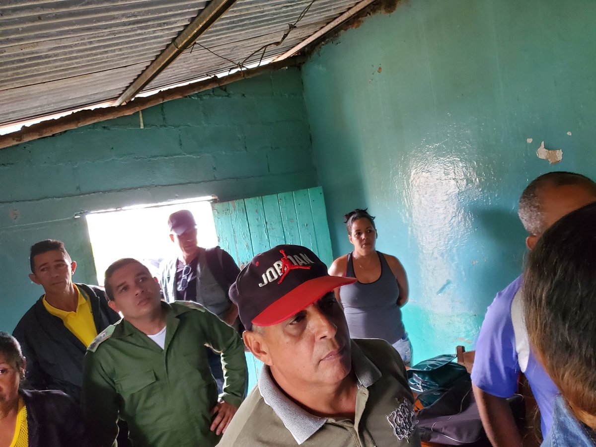 JLBrocheLorenzo's tweet photo. La participación comunitarias en el consejo popular Sabana, barrio La Mula en #Imias , ha sido la clave para recuperar la escuela "Mártires de Punta de Silencio". 
Ellos aseguran que el próximo lunes está institución estará lista para recibir a niñas y niños de esta localidad. https://t.co/tC9BeJbxQi