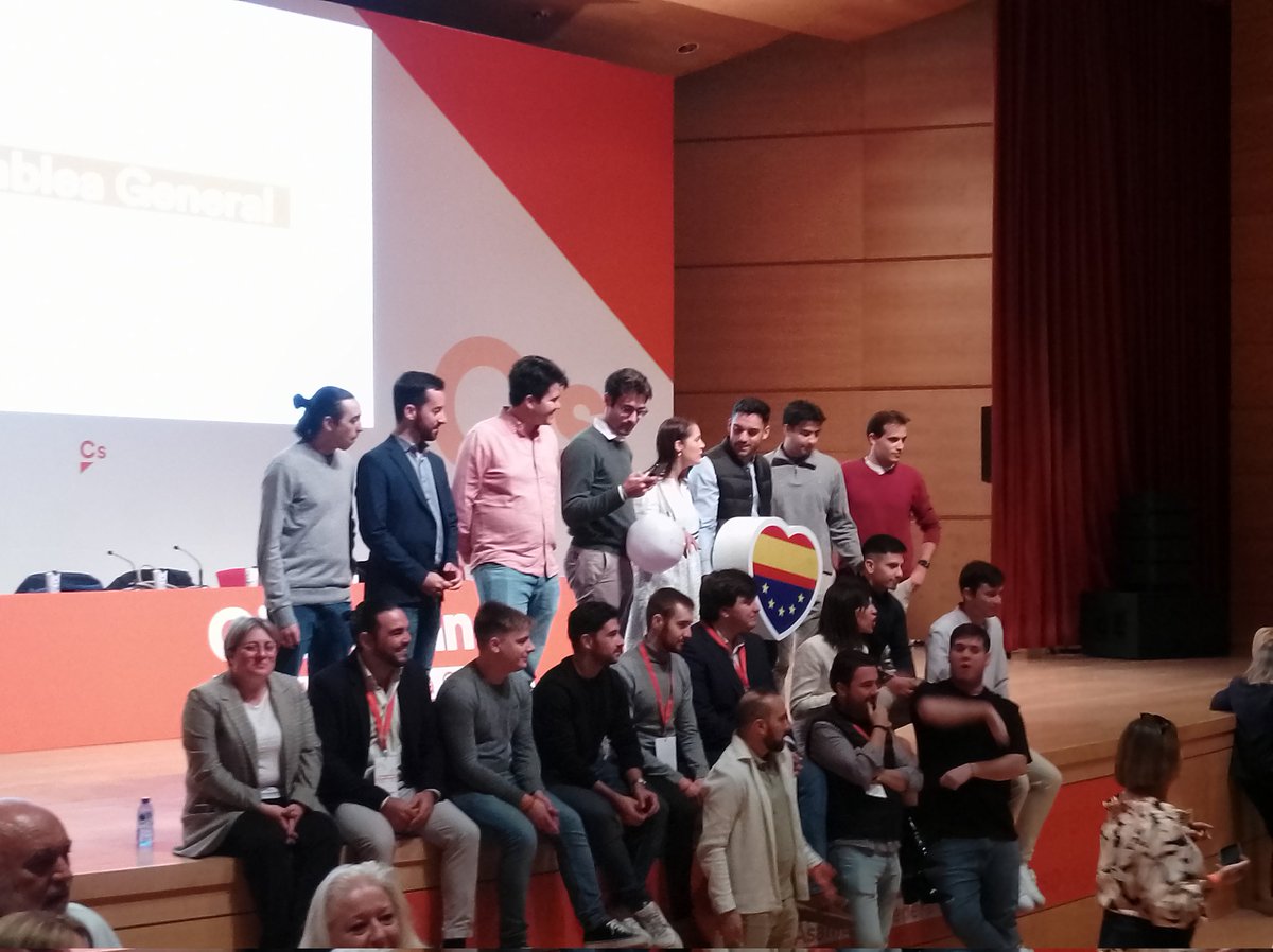 El futuro de Cs también pasa por los <a href="/jovenesCs/">Jóvenes CS 🇪🇸🇪🇺</a>, son el impulso de nuevas ideas y nuevos proyectos. <a href="/CiudadanosCs/">Ciudadanos 🇪🇸🇪🇺</a> 💪🍊