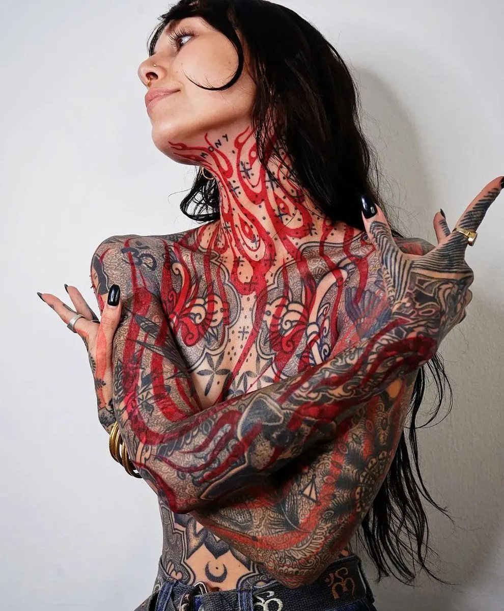 worldtattooG's tweet photo. InkedGirl © Hannahpixiesnow. https://t.co/naMuZu3lQn