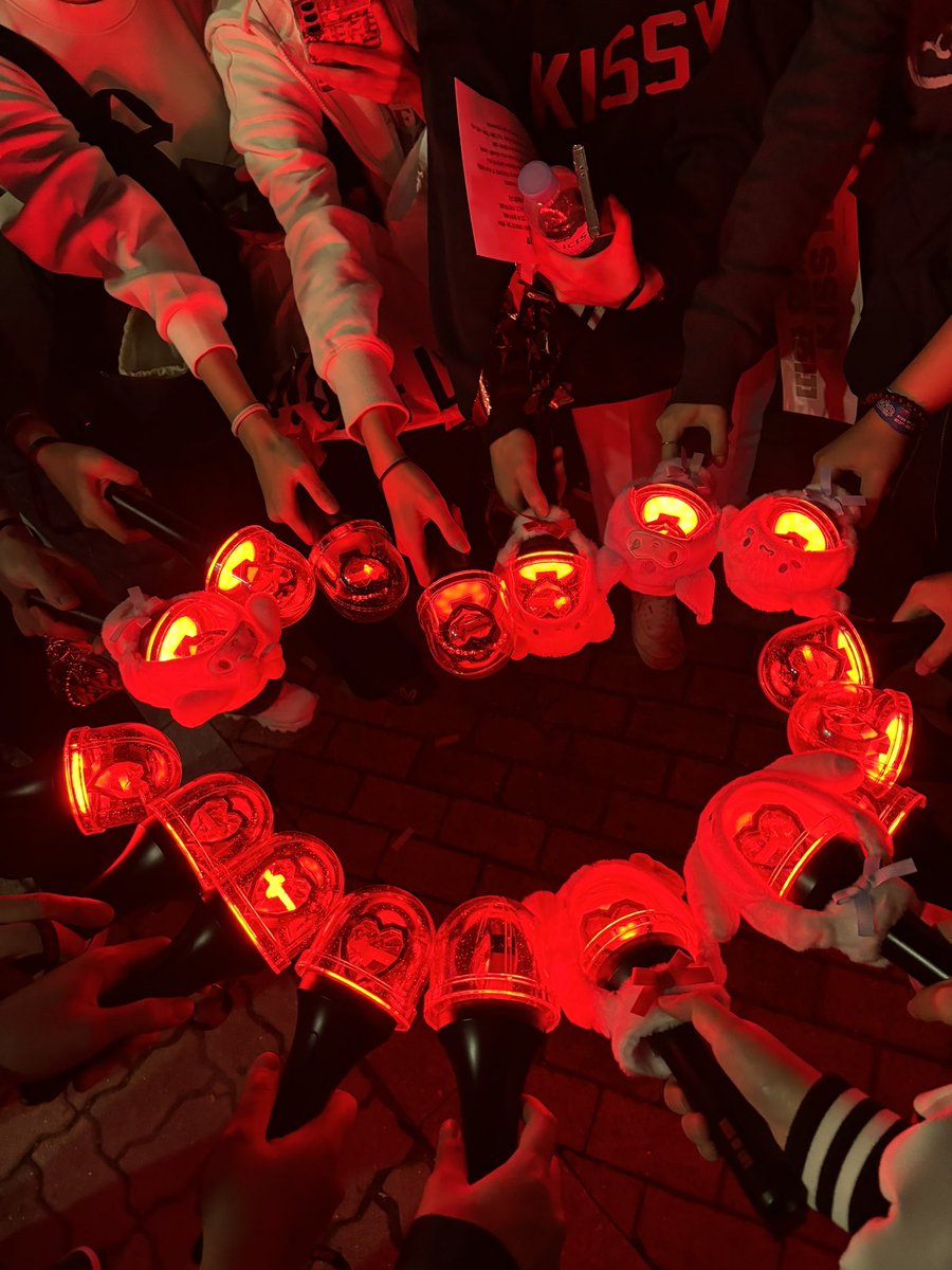 kissyoon27's tweet photo. 또 누구있으시죠..?
#키씨모여 #막콘 끝💓 https://t.co/L2bbTdu02V