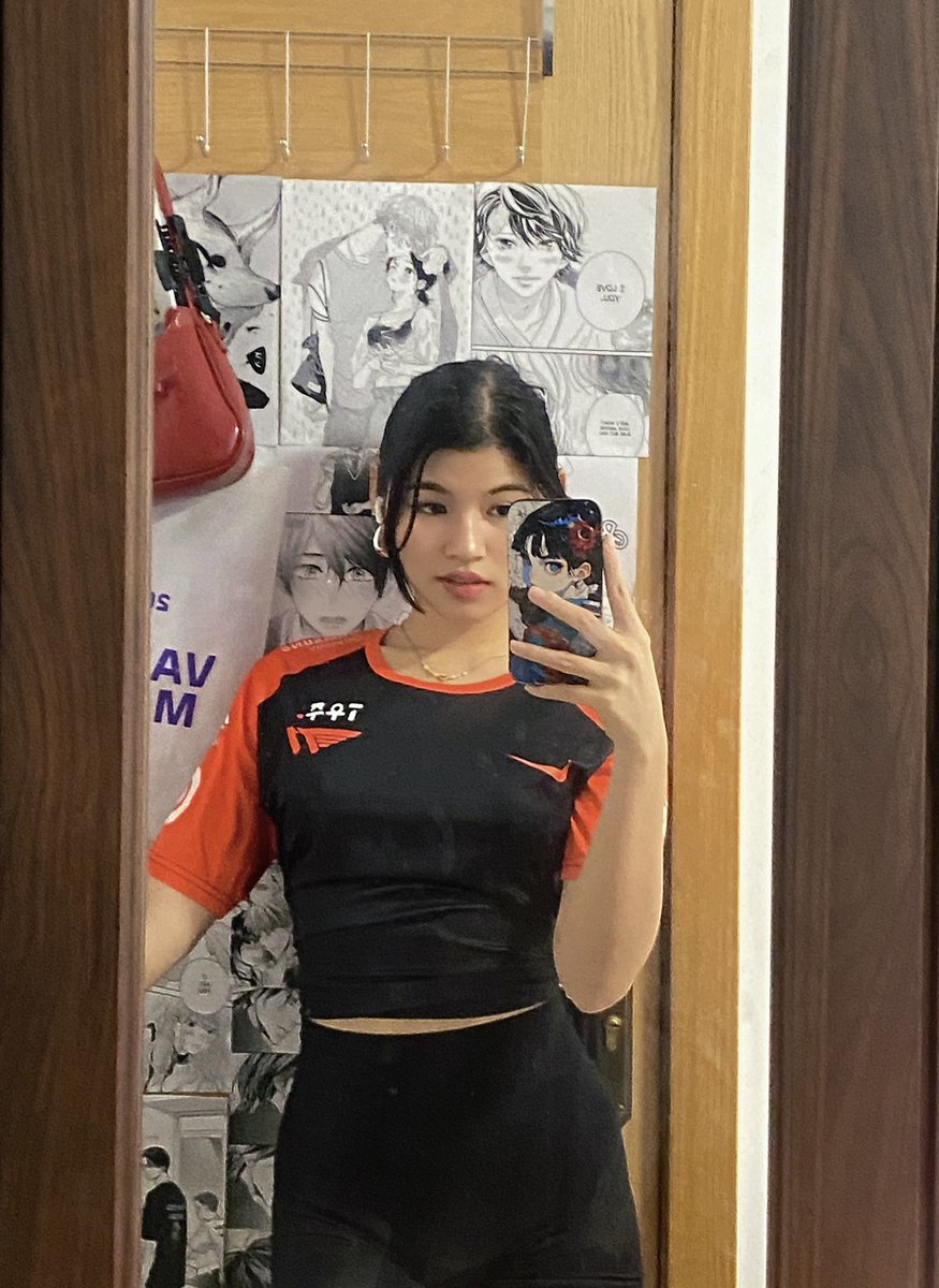 evvayin's tweet photo. please please please #T1WIN ❤️ https://t.co/ZqZ6ykPdiM