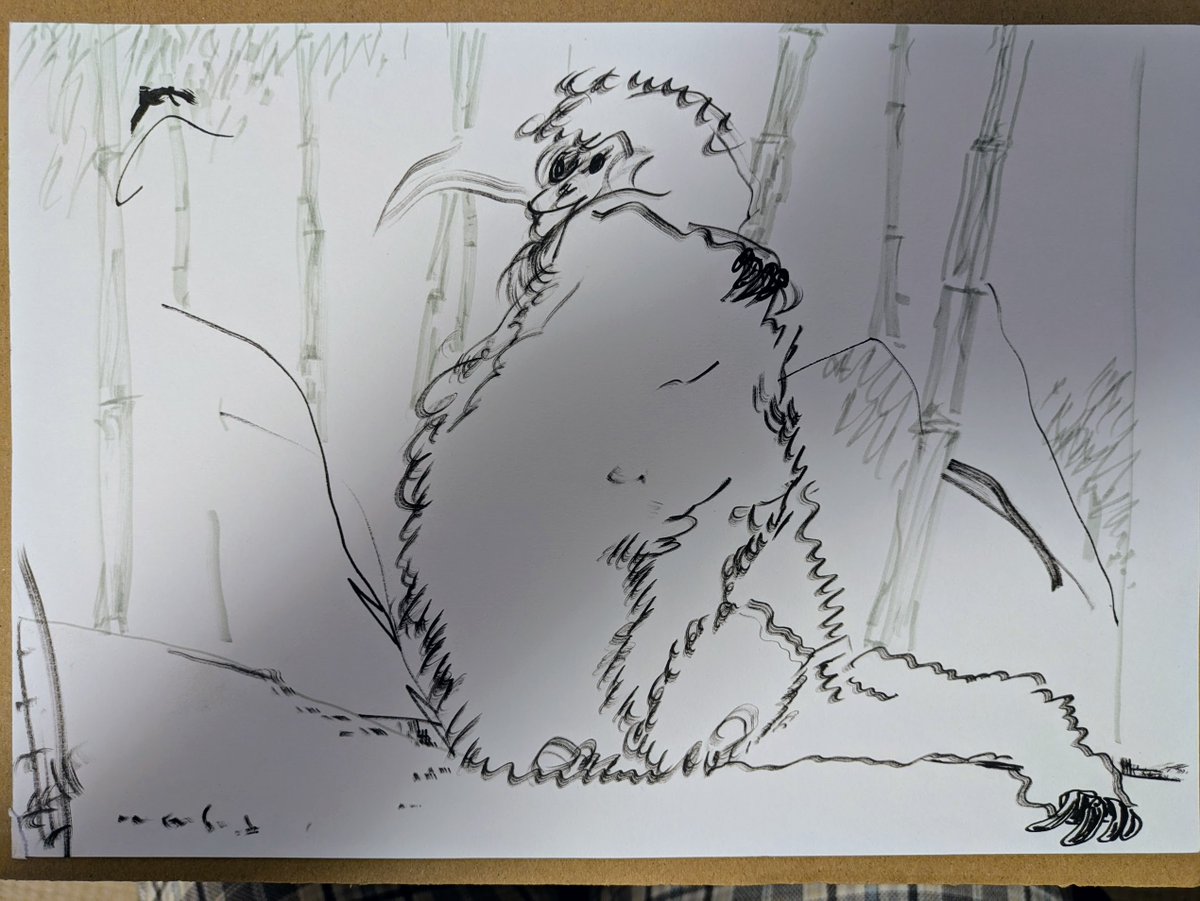 昨日トウドからお迎えしました。どこに置くかはこれから考える。

こっち見て笑いながら足を一本出してるのが不気味よ。