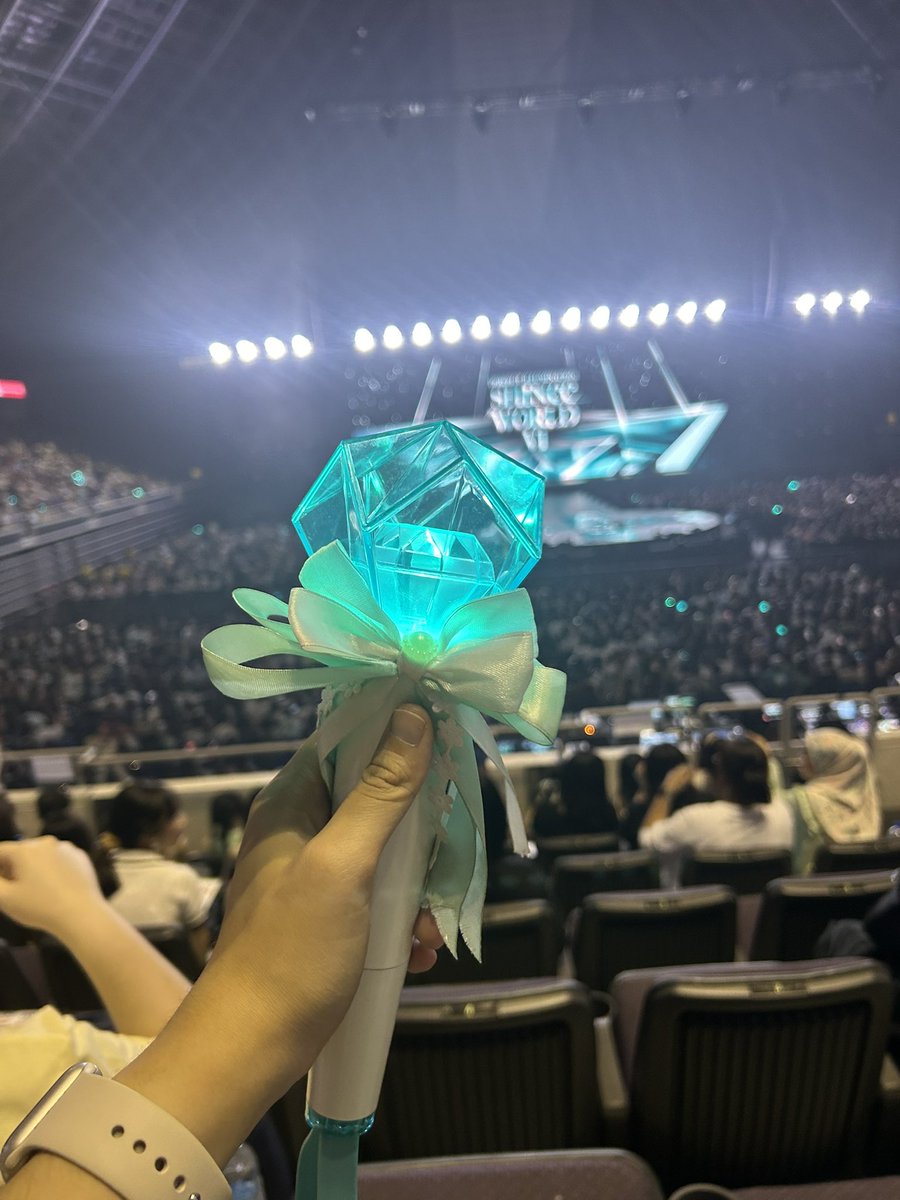 sangtaedig's tweet photo. the real 2024 aku ketemu SHINee 🥹🩵 https://t.co/NAFJgrQ8wV