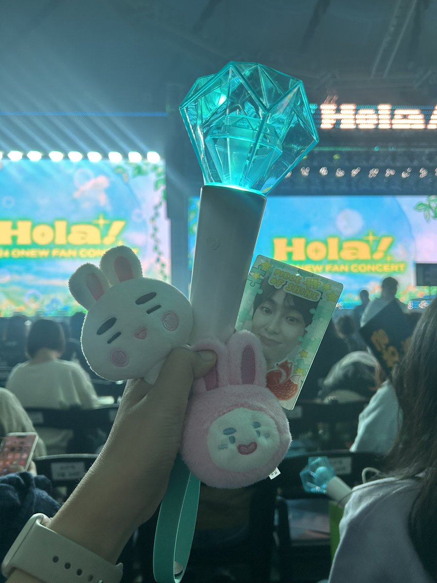 sangtaedig's tweet photo. the real 2024 aku ketemu SHINee 🥹🩵 https://t.co/NAFJgrQ8wV
