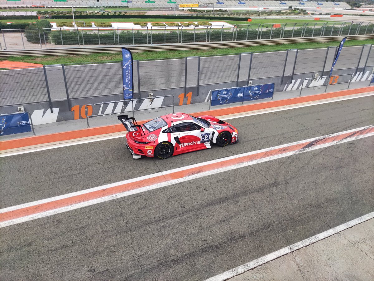 Ayhancan Güven se lleva la pole position para la categoría de GT Sprint, seguido de cerca por Finn Wiebelhaus y Dani Juncadella. El Porsche intentará contener a los Mercedes, sin duda los tres pilotos de referencia #FIAMotorsportGames