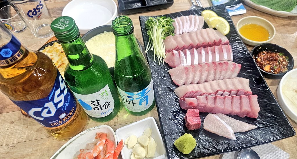 Maksalza9's tweet photo. 탐라탐라 혜화수산 대방어 시작함

기름기 적당히 올라서 개인적으로 좋았음

너무너무너무 친절하셔서 더 좋고

계란찜, 콘치즈, 새우(4마리) 기본으로 나옴

매운탕 5000원 개좋아

****사람 많아지기전에 지금 미리가라....
벌써 예약전화 난리더라.... https://t.co/xwyhjRRdfk