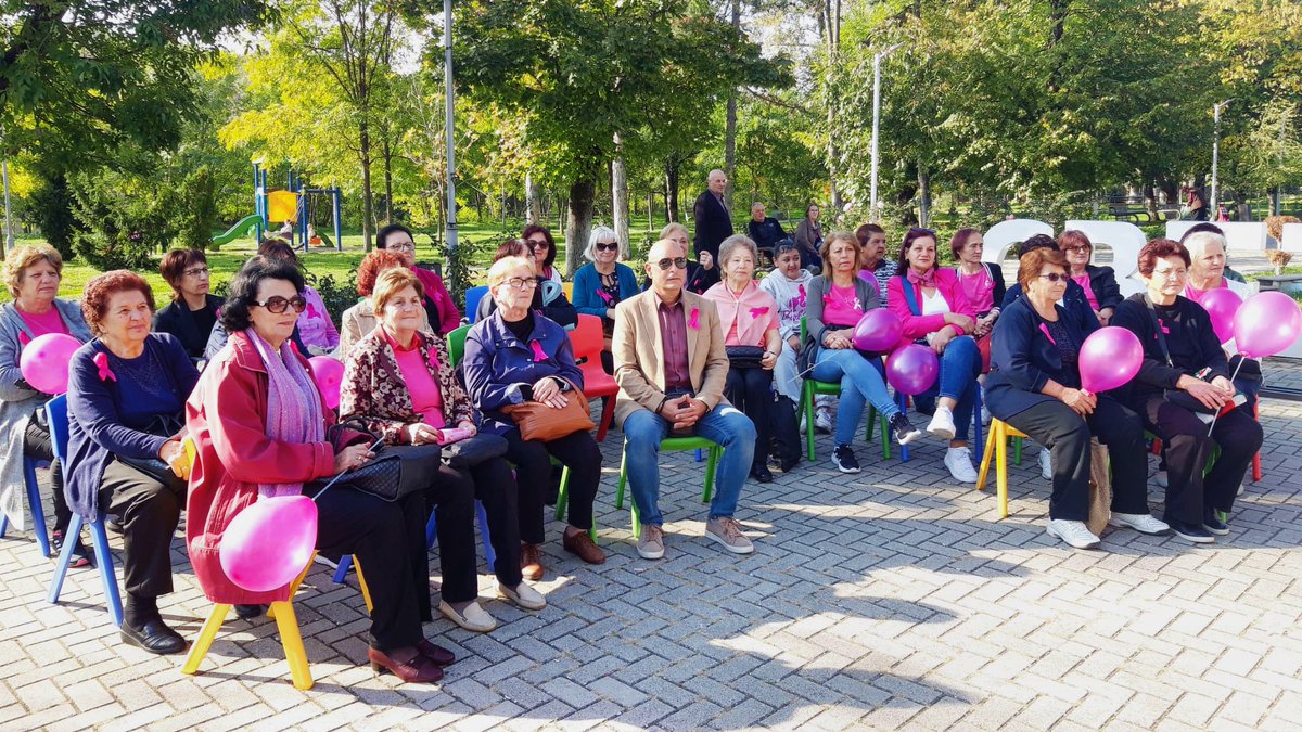 FranceMacedoine's tweet photo. 💗🚶♀️ Fiers de soutenir la marche et les ateliers de sensibilisation au cancer du sein organisés par "Women of Sveti Nikole". Notre attachée de coopération était présente pour cette belle initiative ! #OctobreRose #PreventionCancer 🎀 https://t.co/NJXTrLjY9k