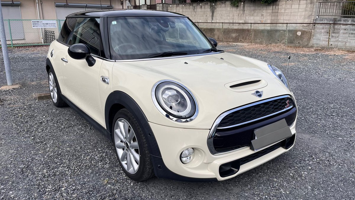 junsaan's tweet image. がーん😨　ウォッシャー液が出ないと車検通らないのね💦　修理代20,000円😅
しょうがない　代車は3ドアのクーパーS で、ちょっと楽しみ　新型カントリーマン、写真より実車のが良い感じ🙆
#bmwmini
#f60