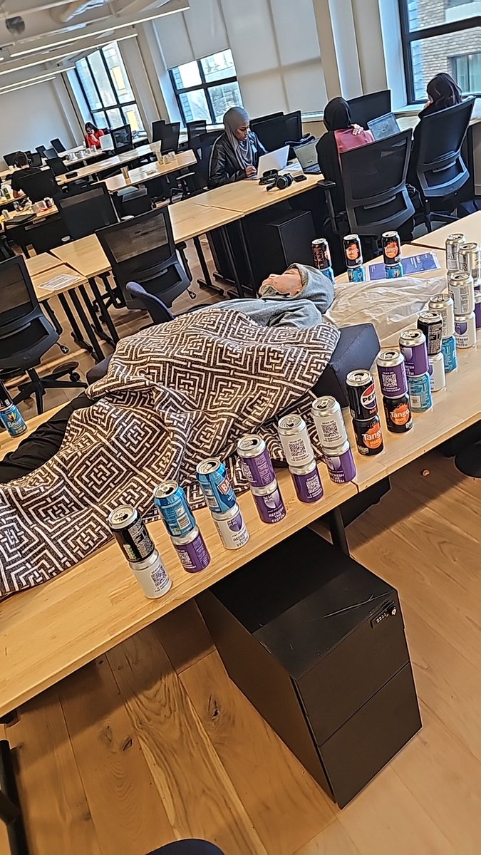 MasteraSnackin's tweet photo. Sacrifice to the developer gods #superteam #EncodeLondon #base https://t.co/9lGaqkzEr6