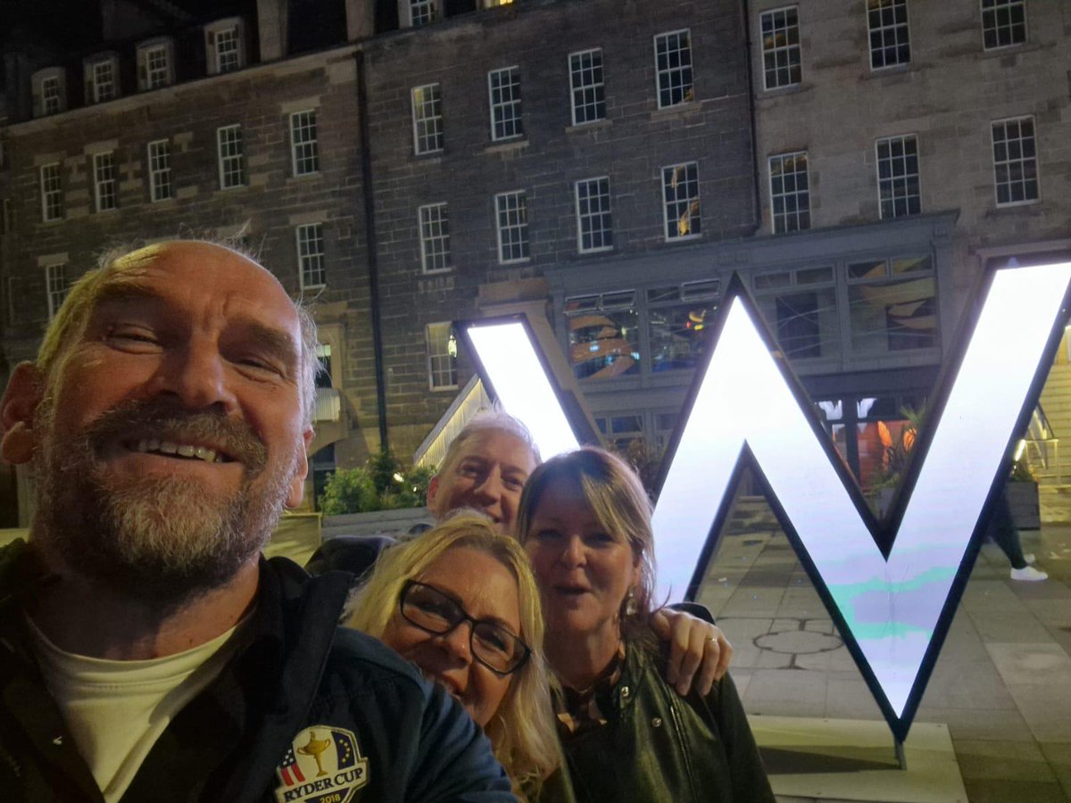 Top day out in Auld Reekie with top people for a (belated) 60th birthday celebration. Great grub in Chez Jules and would highly recommend rooftop bar in W Lounge in St James Quarter ❤️