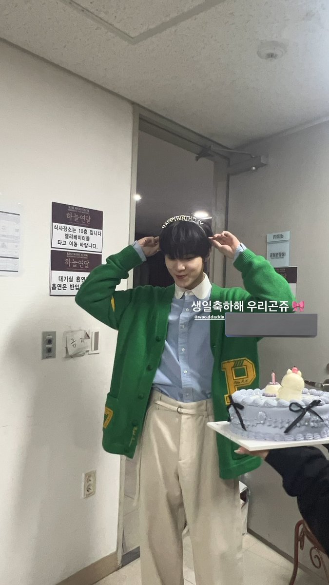 holygoyeong's tweet photo. 스탭들한테 곤쥬라 불리는 남자가 조타,, https://t.co/8kgolkiIhg