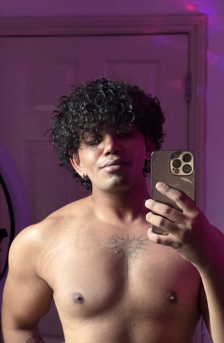 Only a twink w a bubble butt can make me happy now