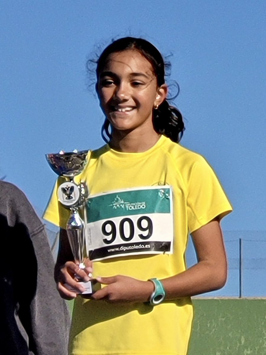 AtletismoToledo's tweet photo. La sub 12 del @AtletismoToledo Elena Stephen se clasificó este domingo tercera en el 41º Cross Nacional Castellano-manchego de Quintanar de la Orden. ¡Enhorabuena! 💛💛💛 @aytoquintanar https://t.co/5RFdbA0Ie8