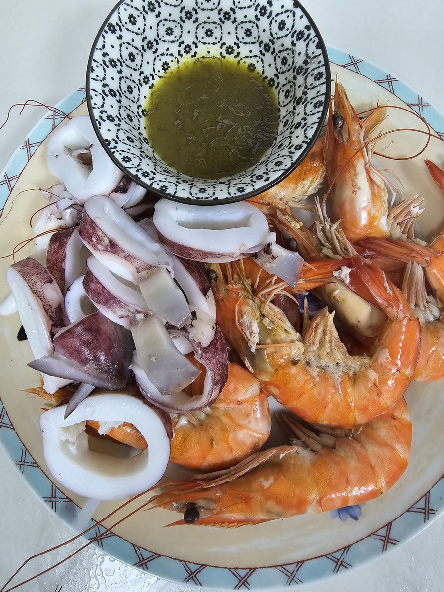 ThanyasornK's tweet image. #มื้อเย็น ค่ะ 🍽😋
ไข่น้ำ
กุ้ง ปลาหมึก ลวก
สลัดปลาทูน่า
#oct27