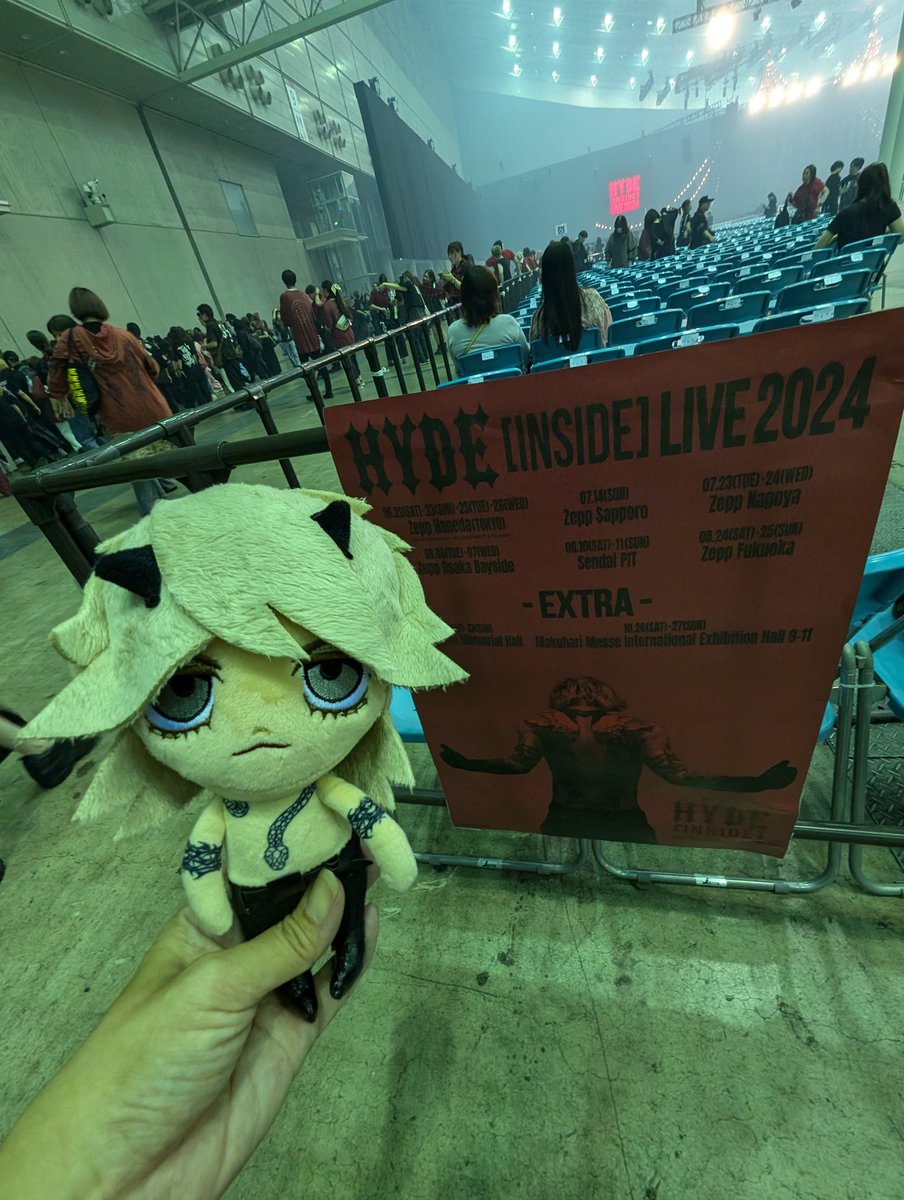 いま気付いた( ﾟдﾟ)ﾊｯ!
ハイぬいが上着脱いでるーーーw
ライブ激しかったしねw

家に帰ったら新しい服作ろ♡