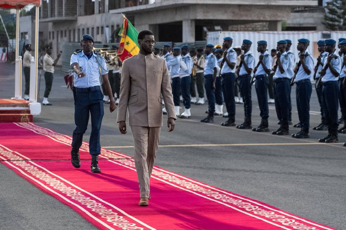PR_Senegal's tweet photo. Le Chef de l’État @PR_Diomaye a quitté Dakar ce matin pour une visite officielle en Arabie Saoudite, du 27 au 31 octobre, à l’invitation de Mohammed ben Salmane. Il participera au Future Investment Initiative Forum avant de se rendre en Turquie du 31 octobre au 2 novembre. https://t.co/EyMAxnUQl6
