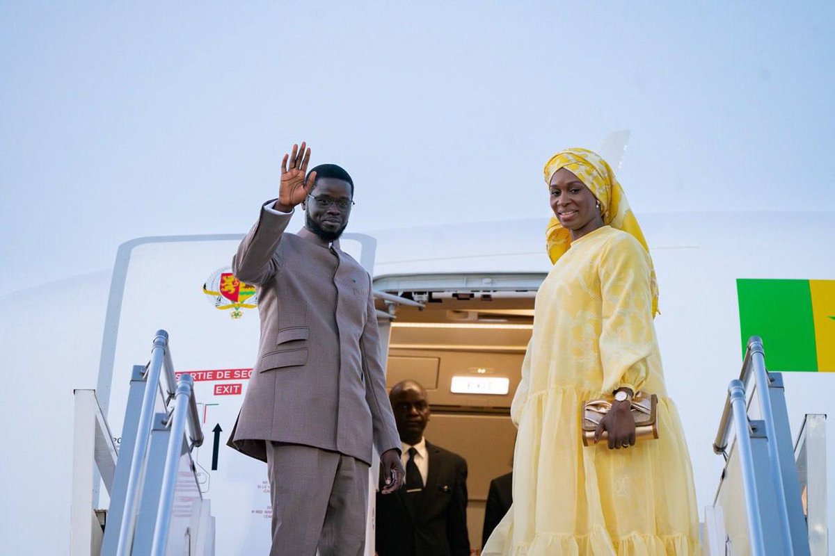 PR_Senegal's tweet photo. Le Chef de l’État @PR_Diomaye a quitté Dakar ce matin pour une visite officielle en Arabie Saoudite, du 27 au 31 octobre, à l’invitation de Mohammed ben Salmane. Il participera au Future Investment Initiative Forum avant de se rendre en Turquie du 31 octobre au 2 novembre. https://t.co/EyMAxnUQl6