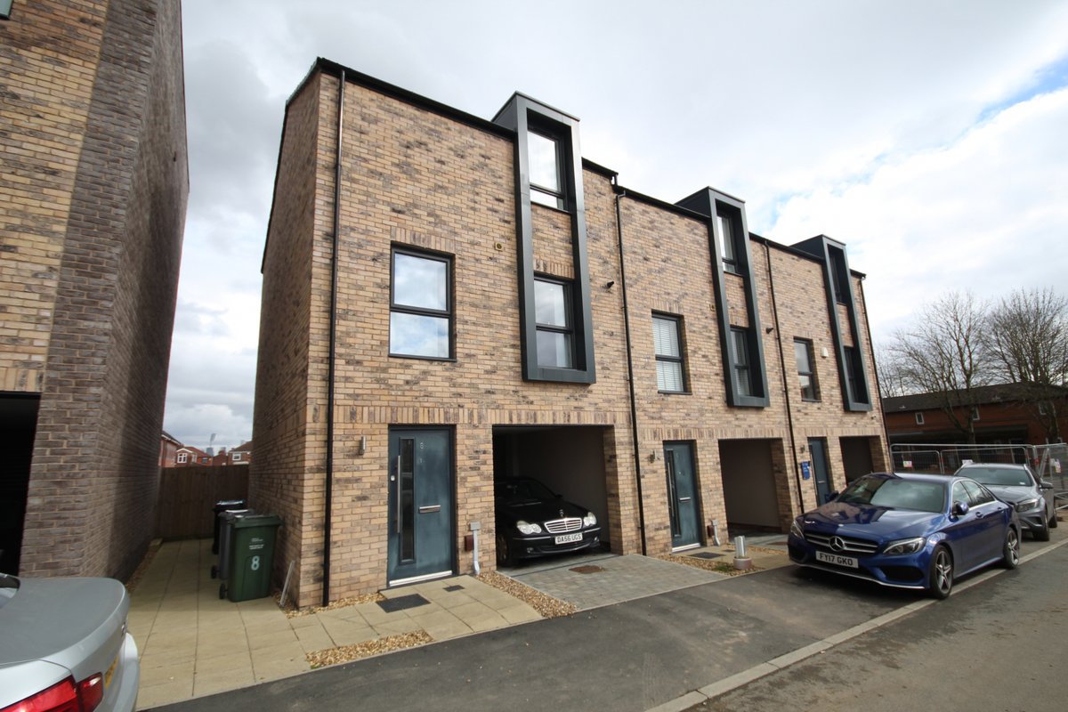 Trading Places tweet media