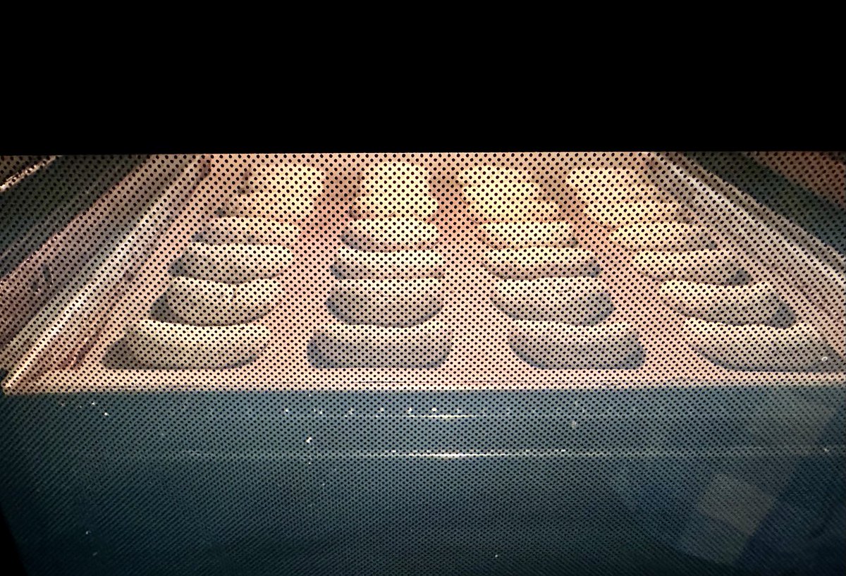 KalleHD's tweet photo. Heute morgen ging es weiter #vanillekipferl #backwahn https://t.co/kKUHImWp4O