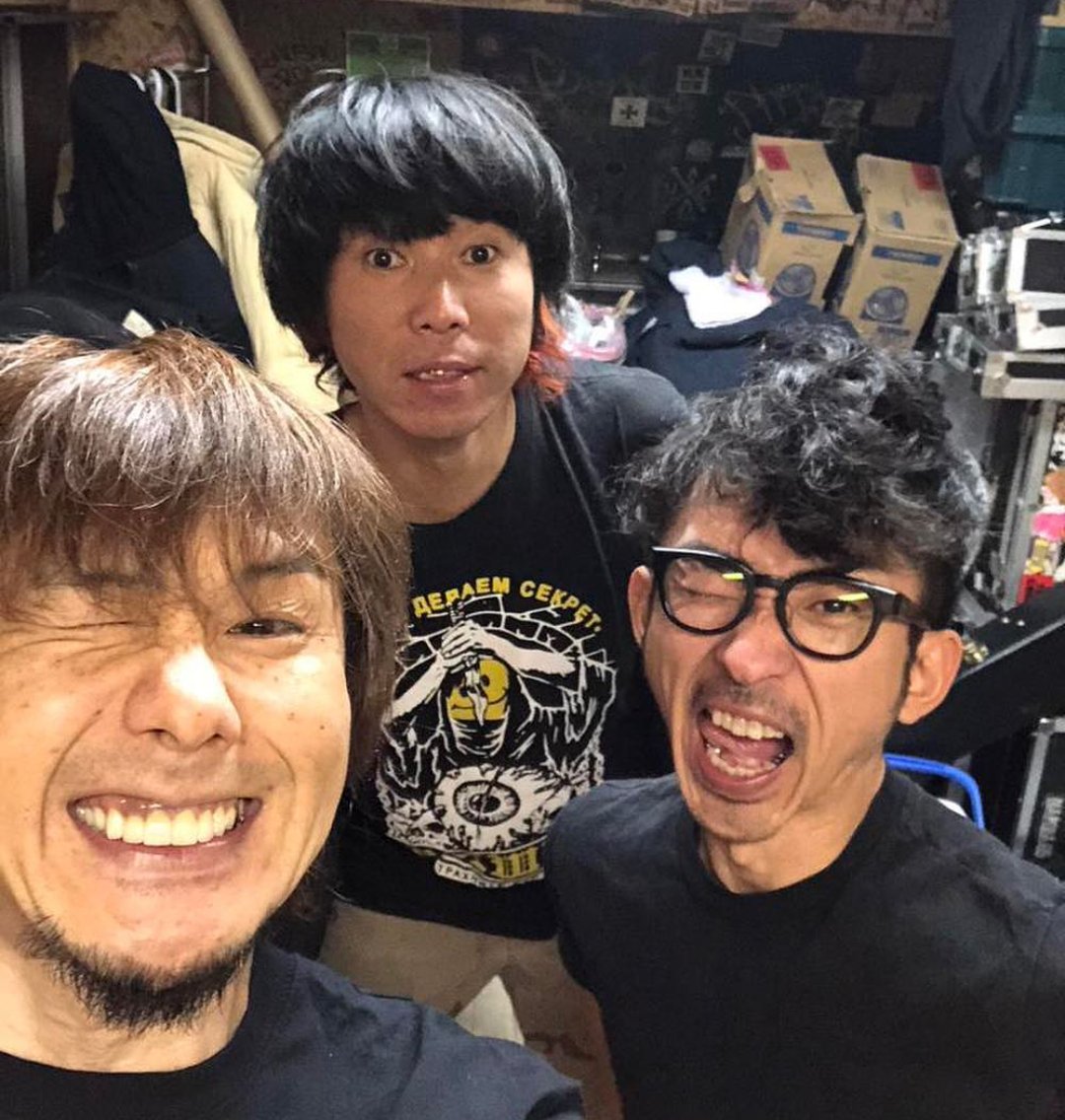 TAKENOKO_BOY's tweet photo. ハイスタ好きな人とは何曜日だって繋がりたい。

『Hi-STANDARD』
『PIZZA OF DEATH』
『MAKING THE ROAD』
『恒岡章』
『難波章浩』
『横山健』
これらに必ず反応してしまう人が好き。

フォローいただいてる皆さん、今後ともよろしくお願いします。

#ハイスタ
#何曜日でもハイスタ好きと繋がりたい https://t.co/5gzKE0eNQD
