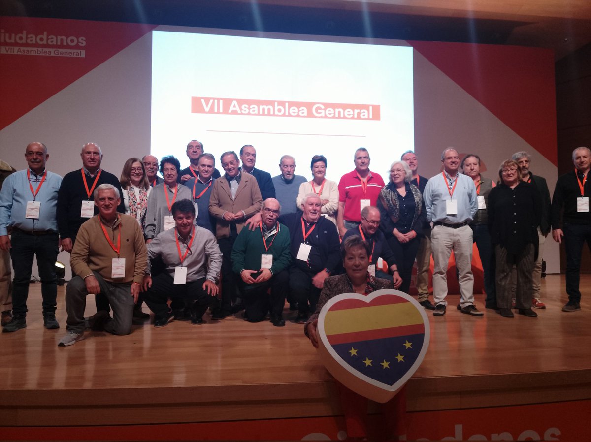 Nuestros veteranos, su experiencia nos ayuda a entender la política, aportar una visión de mejora. Enorme valor!! <a href="/CiudadanosCs/">Ciudadanos 🇪🇸🇪🇺</a>
💪🍊