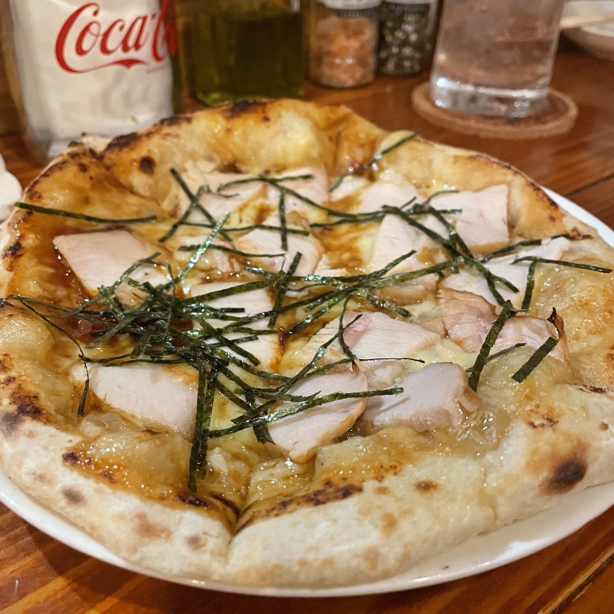 pumi93k's tweet photo. トレーニングからのピザ🍕はとても美味しい事を知った1日✨️

写真だけだとどれがヴィーガンピザか分かるまい…(｀･ω･)

 #RoCoなんば #pizzabar  #ピザ
 #イリーちゃん可愛い
 #明日は筋肉痛 https://t.co/Yu6jlv5iFw