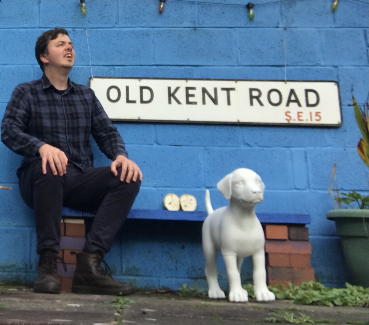 ADDUNED FLWYDDYN NEWYDD- Trio ffrwyth newydd pob mis. FFRWYTH MIS HYDREF - Afal Siwgr (4/10) - Fersiwn overrated o afal. NEW YEAR’S RESOLUTION - Try a new fruit every month. OCTOBER’S FRUIT - Sugar Apple (4/10) - Overrated version of an apple. Diolch Ger