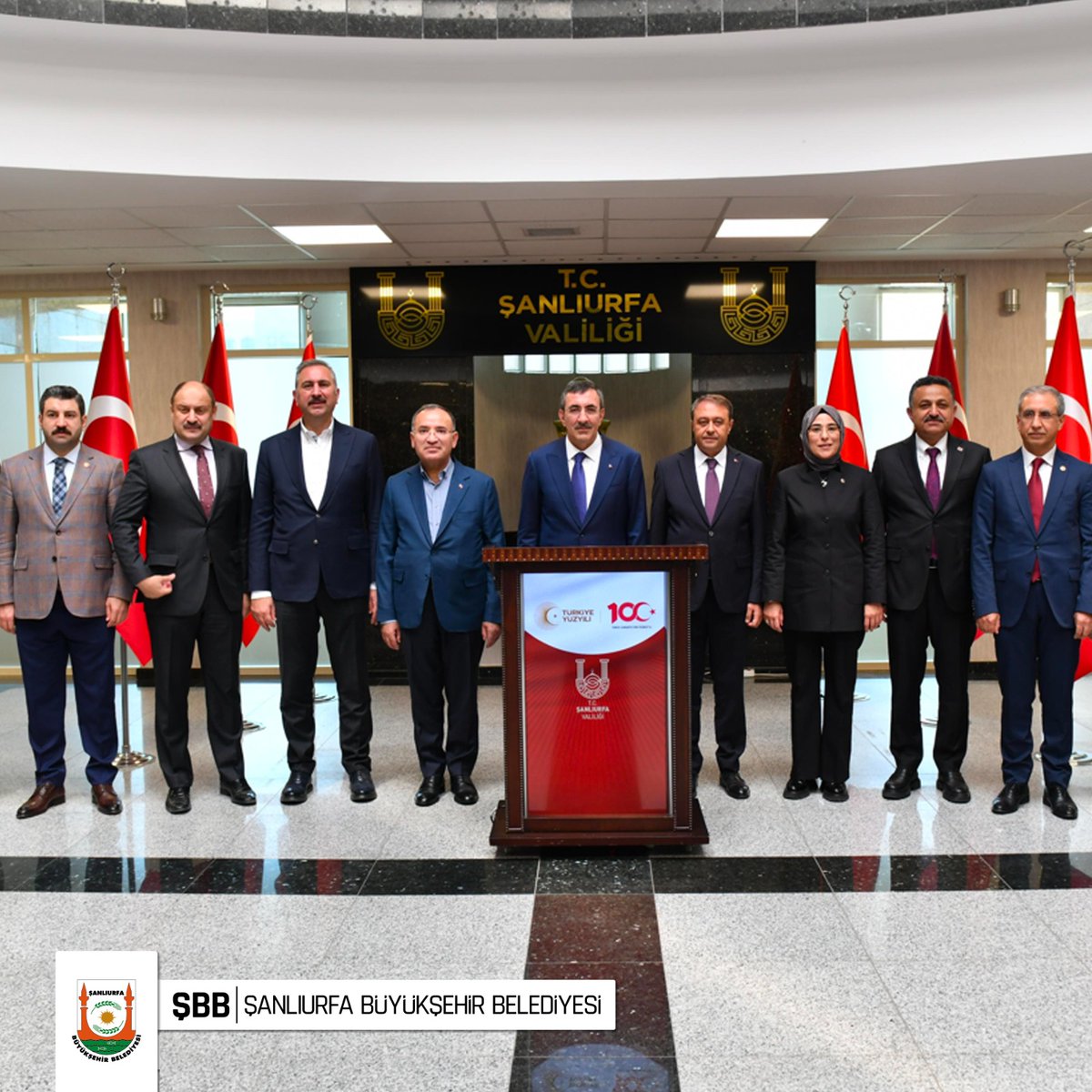 sanliurfabld's tweet photo. Bir dizi ziyaret ve temaslar için şehrimizde bulunan Cumhurbaşkanı Yardımcısı Sayın Cevdet Yılmaz'a Şanlıurfa Büyükşehir Belediye Başkanımız Sayın Mehmet Kasım Gülpınar eşlik ediyor.

Cumhurbaşkanı Yardımcımız Sayın Cevdet Yılmaz'a Şanlı şehrimize hoşgeldiniz diyoruz. https://t.co/ImOmbSaGId