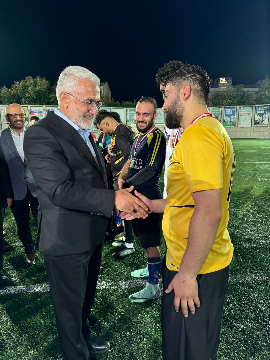 HurGenclik34's tweet photo. Gençlik ayı kapsamında devam eden futbol turnuvasının finalini Genel başkanımız Sn. @zyapicioglu katılımı ile gerçekleştirdik. Kazanan takımımızı tebrik ediyoruz. 
@eczmrtgnydn 
@HudaParGenclik 
@FarukDinc_ 
#GençlikveGazze https://t.co/oZF7u8da4q