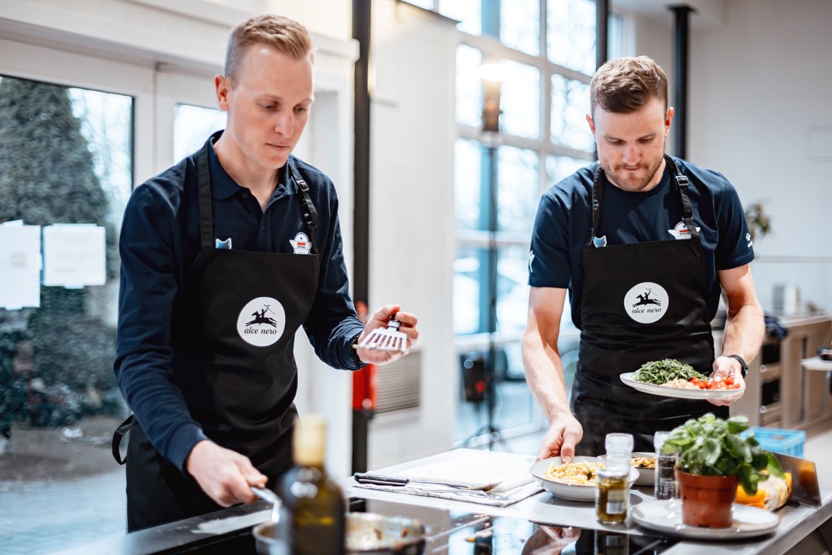 soudalquickstep's tweet photo. 𝙄𝙩’𝙨 𝙥𝙖𝙨𝙩𝙖 𝙎𝙪𝙣𝙙𝙖𝙮 𝙬𝙞𝙩𝙝 𝙏𝙞𝙢 &amp; 𝘽𝙚𝙧𝙩 😁

#AlceNero #BestChefsInTown

Photo: @BeelWout https://t.co/dD2kHW9DlR