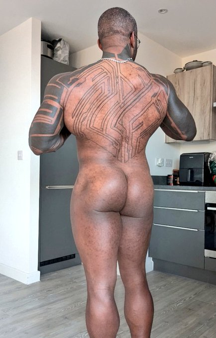 Thicc boi ? https://t.co/zlhk79Oe1Y