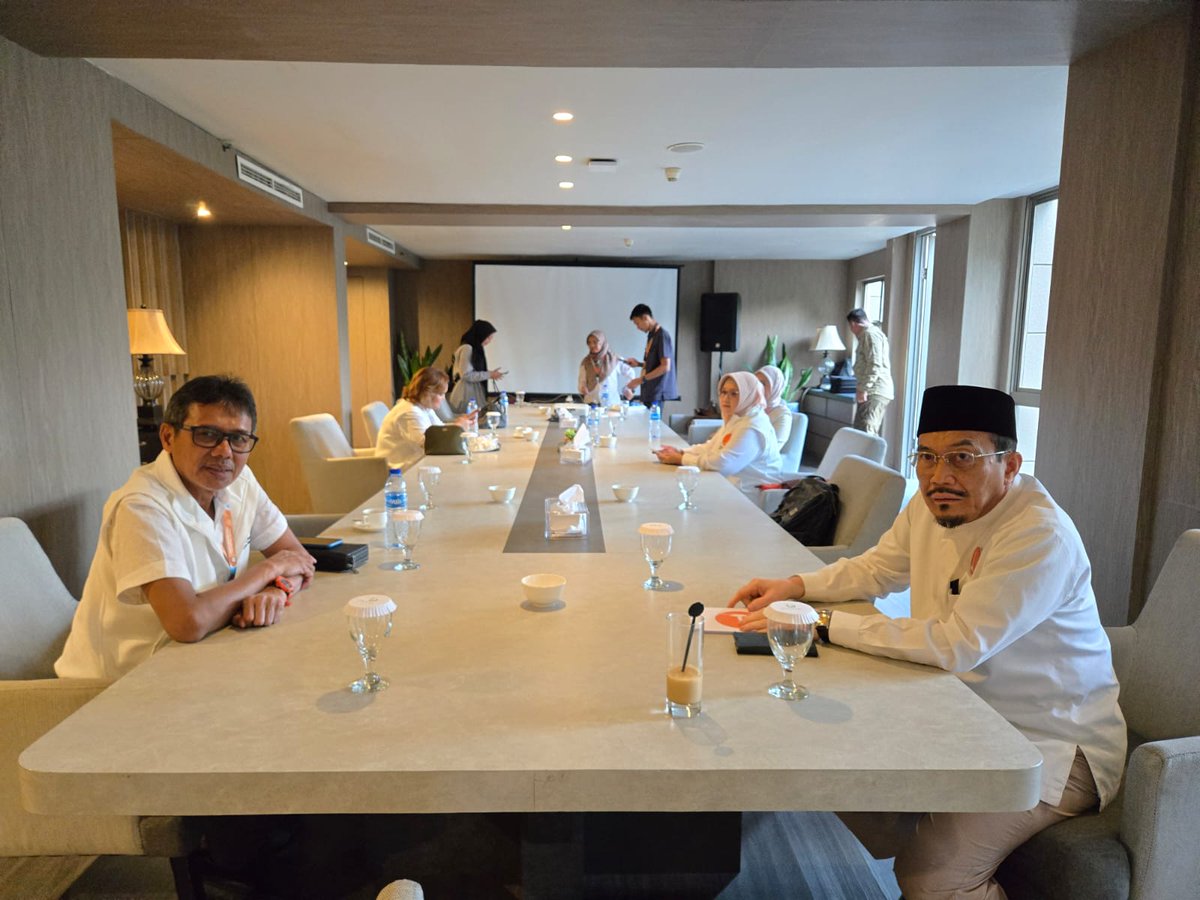 27 Okt 2024. Bersama Cagub dan Cawagub Jakarta. Bang Ridwan Kamil dan Mas Suswono. Menjelang Debat Cagub dan Cawagub malam ini.
#R1DOuntukJakarta
#RidwanKamil
#Suswono
#PilkadaJakarta