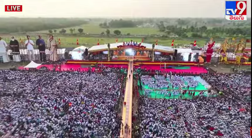 Massive crowd gathered for #Vijay's political party #TVKMaanaaduOct27 meeting.

In his party song, #Vijay emphasized secular social justice as his party ideology