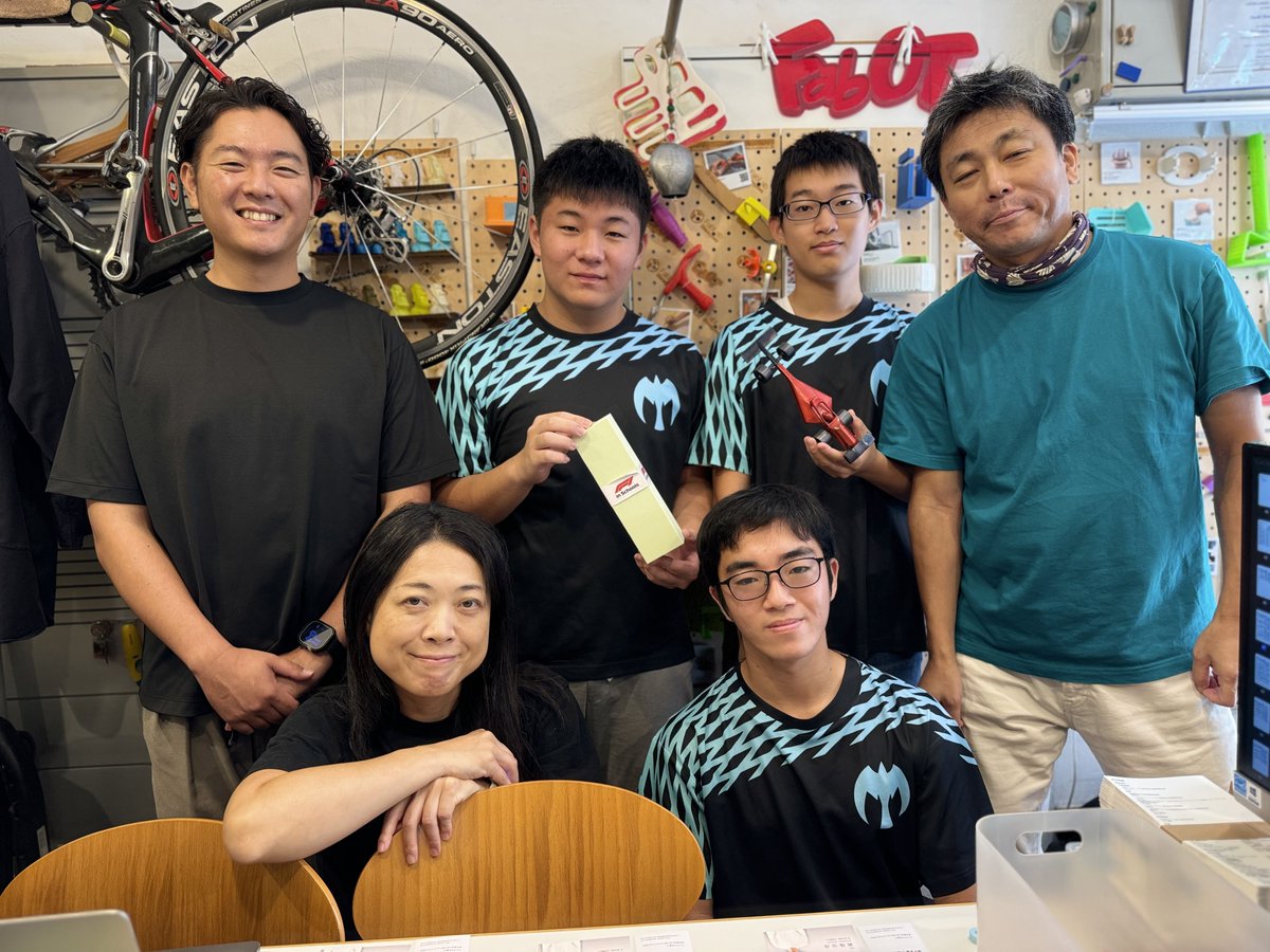 _HayabusaRacing's tweet photo. Fab Lab 品川さん (@FablabShinagawa) が活動場所を提供してくれるとのことですます！
活動場所や3Dプリンターに困っていた我々としても本当に助かります！
なんと Bambu Lab の 3D プリンター全機種揃っているという驚愕の事実！

#f1inschools #f1is #f1 #japan #hayabusaracing #起業 #世界一 https://t.co/nzrDPh9W62