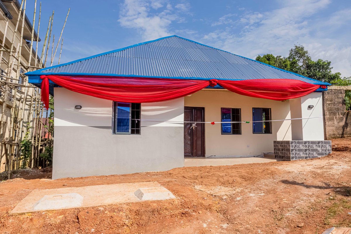 PriscillaOtti's tweet photo. Last weekend, I was in Umuezagwu Community, Ibeku, Umuahia North Local Government Area, where I commissioned two significant projects executed by the Deputy Speaker of the 8th Abia State House of Assembly, Hon. Austin Okezie Meregini, representing Umuahia East State Constituency.

I sincerely commended him for the two projects—a two-bedroom apartment for a widow and a solar energy-powered borehole for the community.The two-bedroom apartment, heralds a fresh start and new beginning for the widow.

I charged the people of the community to ensure and prioritize proper management and maintenance of the borehole which is the first solar energy-powered borehole in the community and guard it against destruction or vandalization with a deep sense of responsibility due to its numerous benefits to the people.

I encourage individuals and organizations to prioritize the development of our communities through volunteerism, community engagement, skill-sharing, advocacy, financial contributions, leadership, and provision of infrastructure.