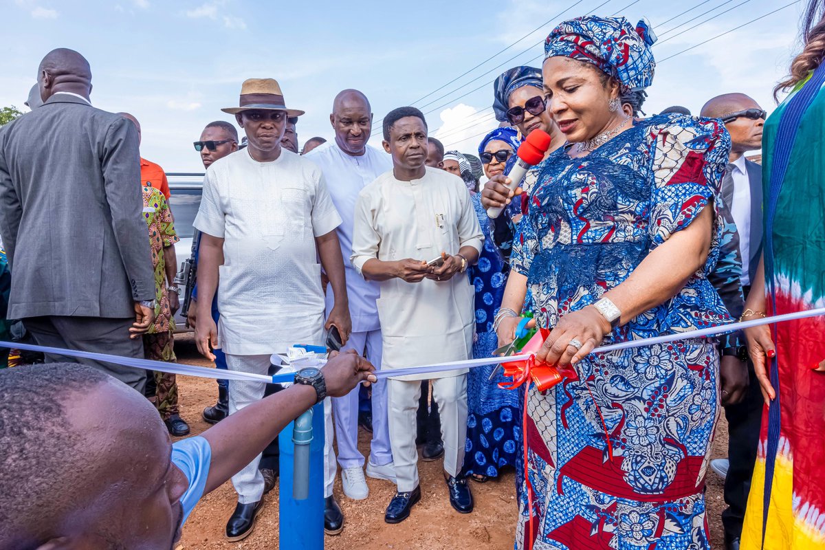 PriscillaOtti's tweet photo. Last weekend, I was in Umuezagwu Community, Ibeku, Umuahia North Local Government Area, where I commissioned two significant projects executed by the Deputy Speaker of the 8th Abia State House of Assembly, Hon. Austin Okezie Meregini, representing Umuahia East State Constituency.

I sincerely commended him for the two projects—a two-bedroom apartment for a widow and a solar energy-powered borehole for the community.The two-bedroom apartment, heralds a fresh start and new beginning for the widow.

I charged the people of the community to ensure and prioritize proper management and maintenance of the borehole which is the first solar energy-powered borehole in the community and guard it against destruction or vandalization with a deep sense of responsibility due to its numerous benefits to the people.

I encourage individuals and organizations to prioritize the development of our communities through volunteerism, community engagement, skill-sharing, advocacy, financial contributions, leadership, and provision of infrastructure.