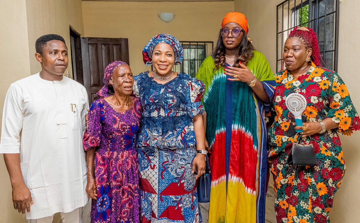 PriscillaOtti's tweet photo. Last weekend, I was in Umuezagwu Community, Ibeku, Umuahia North Local Government Area, where I commissioned two significant projects executed by the Deputy Speaker of the 8th Abia State House of Assembly, Hon. Austin Okezie Meregini, representing Umuahia East State Constituency.

I sincerely commended him for the two projects—a two-bedroom apartment for a widow and a solar energy-powered borehole for the community.The two-bedroom apartment, heralds a fresh start and new beginning for the widow.

I charged the people of the community to ensure and prioritize proper management and maintenance of the borehole which is the first solar energy-powered borehole in the community and guard it against destruction or vandalization with a deep sense of responsibility due to its numerous benefits to the people.

I encourage individuals and organizations to prioritize the development of our communities through volunteerism, community engagement, skill-sharing, advocacy, financial contributions, leadership, and provision of infrastructure.