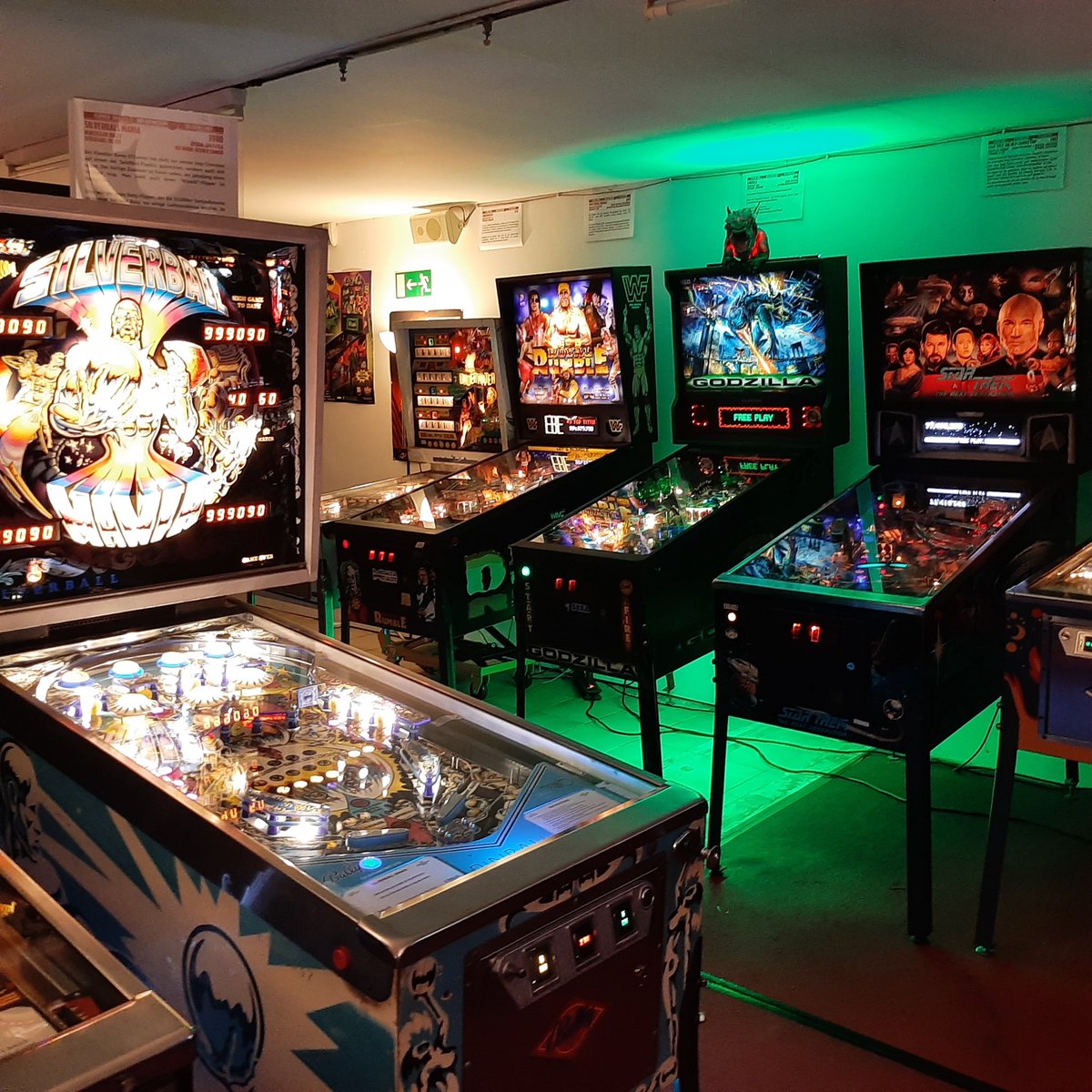 StevenThomsen's tweet image. DAILY THOMSEN
Ein Paradies für kleine und große Flipperfans ist das Flipper- und Arcademuseum im südhessischen Seligenstadt. An jedem ersten Wochenende eines Monats öffnet das liebevoll gestaltete und betriebene Objekte seine Pforten. Nicht nur für #PinballWizards.