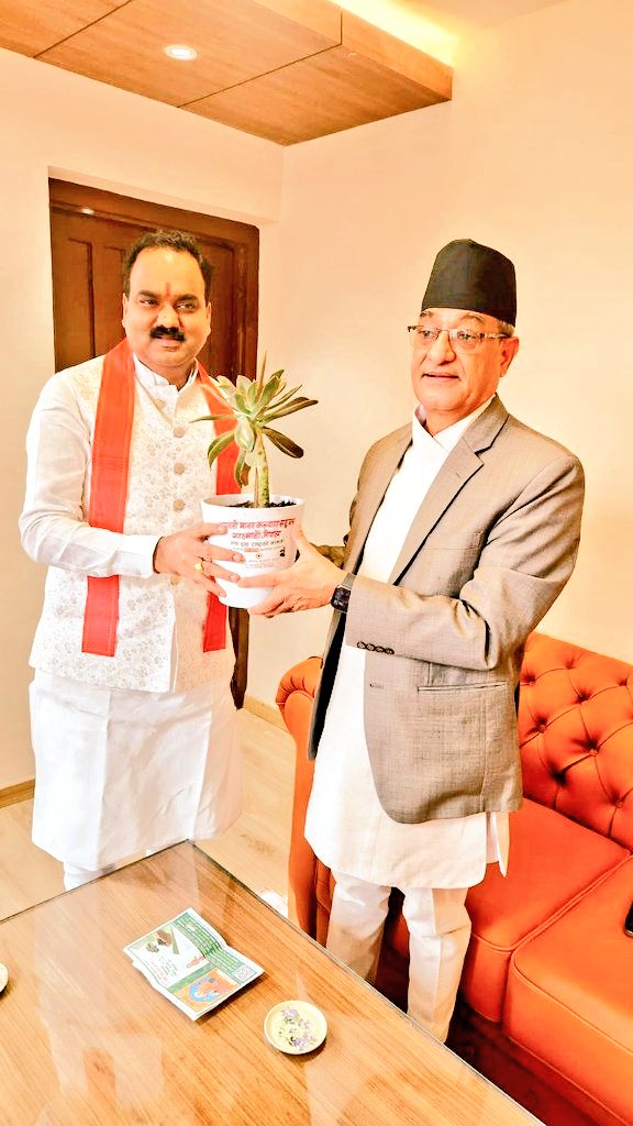 AJAYAWASTHI108's tweet image. ● एक पेड़ राष्ट्र के नाम ••🇳🇵 भगवती मानव कल्याण संगठन द्वारा राष्ट्रव्यापी अभियान •••••○
▪︎माननीय रक्षामन्त्री मानवीर राई ज्यूसँग
▪︎काठमाडौ‌ जिल्लाका प्रमुख जिल्ला अधिकारी जय नारायण आचार्यसँग 
▪︎ माननीय ग्रह मंत्री श्री रमेश लेखक ज्यू