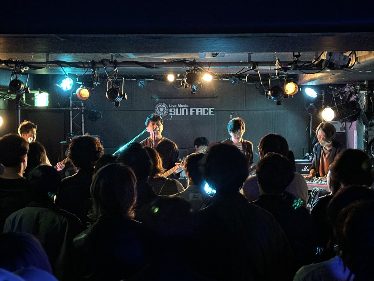 BeyondWolfe's tweet photo. @cornet0413 @Albatross_0621 @yonshikismile 〜Beyond Wolfe 2nd EP〜
「“FLAVOR” Release Party 」

4番手 brighym！
音がキラキラしてます✨
トリ前にめっちゃいい雰囲気！ https://t.co/wJuSdZcO5K