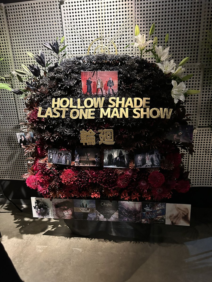 sokken3's tweet photo. 先日HOLLOW SHADE解散ライブ見てきました。
嘉紀氏がCHAAKLiLYに楽曲提供してくれた縁でホロシェを知ったのでCHAAKLiLYのTシャツで参戦して最後を見届けてきました。
#HOLLOWSHADE https://t.co/5ngv9ti2kC