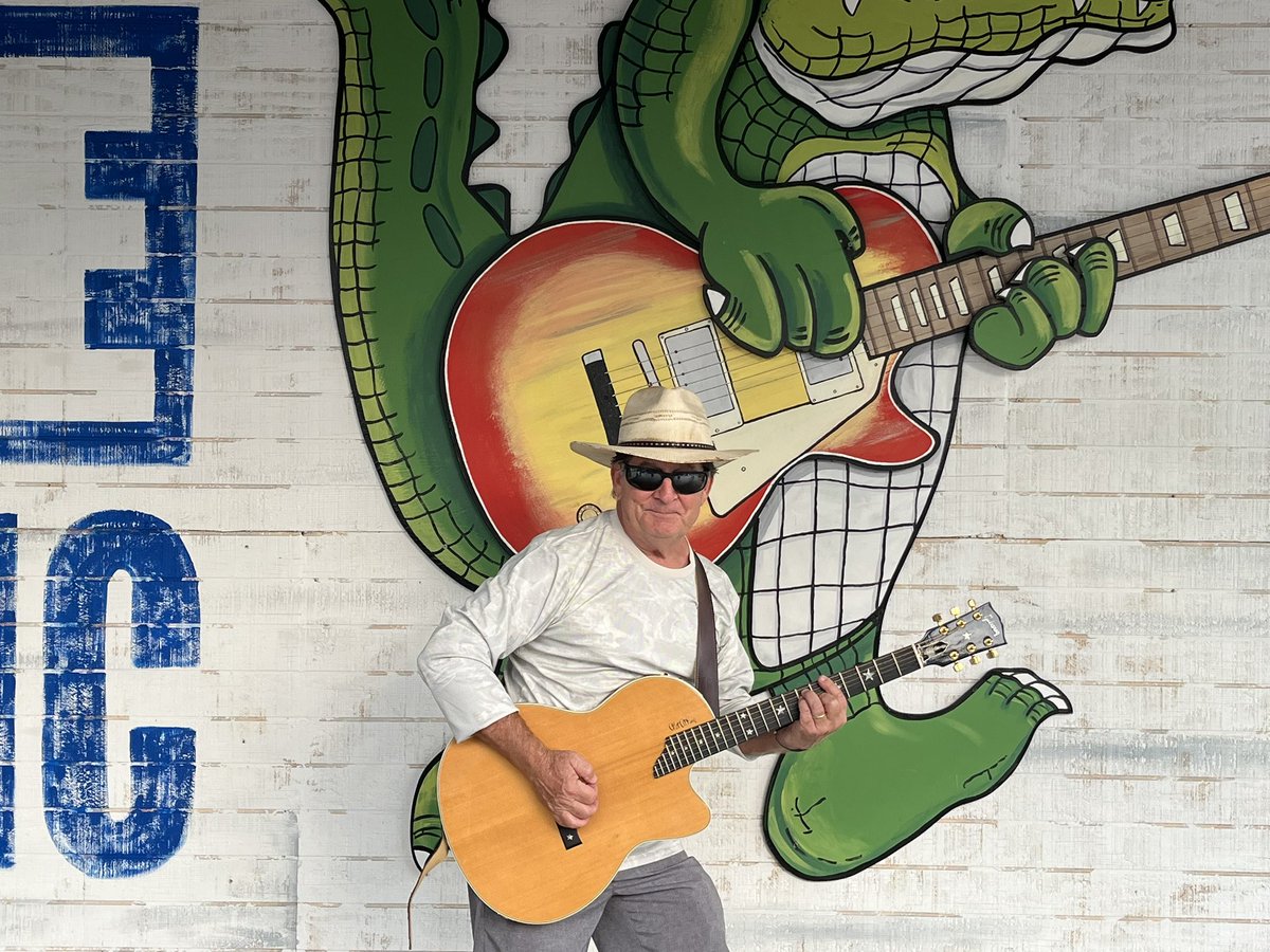 gordonmacmartin's tweet photo. #playing #music #americana #troprock #navagator https://t.co/1U4qyevfE3