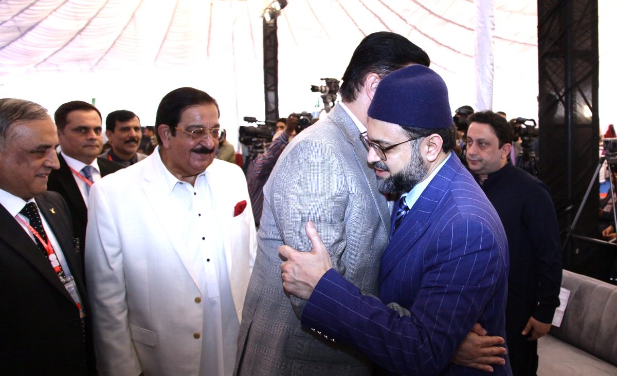 DrHassanQadri's tweet photo. Dr. Hassan Mohiuddin Qadri, Chairman Supreme Council Minhaj-ul-Quran International met H.E Faisal Kareem Kundi the Governor of KPK at the 2nd day of 7th International Conference on World Religions (ICWR 2024) at @OfficialMUL. 

#WorldReligionsConference @fkkundi https://t.co/gO6k7aW8KT