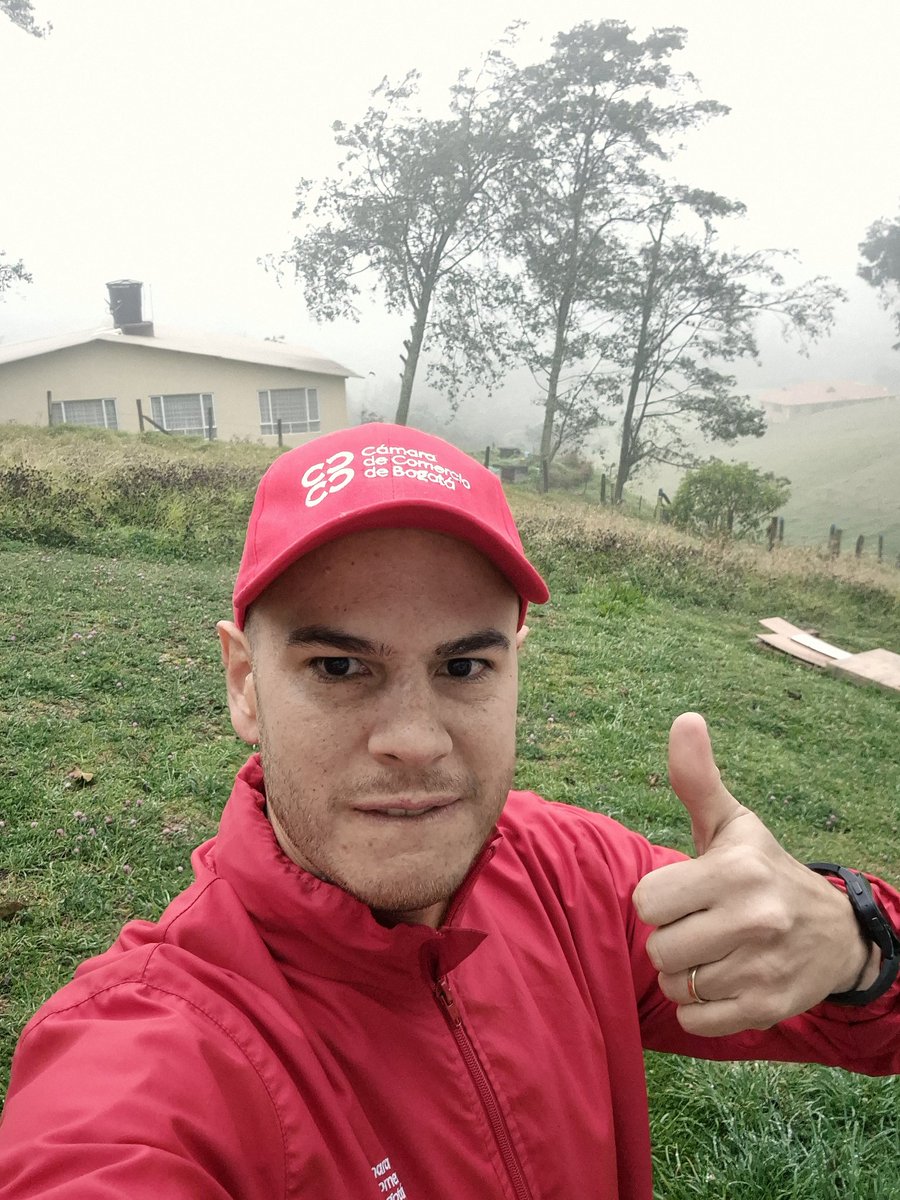 Hoy nos levantamos temprano para ir a correr la Media Maratón Cundinamarca de la <a href="/camaracomerbog/">Cámara de Comercio de Bogotá</a> en Zipaquirá, un proyecto del #ClusterDeporte para reactivar la economía de la región a través del turismo deportivo