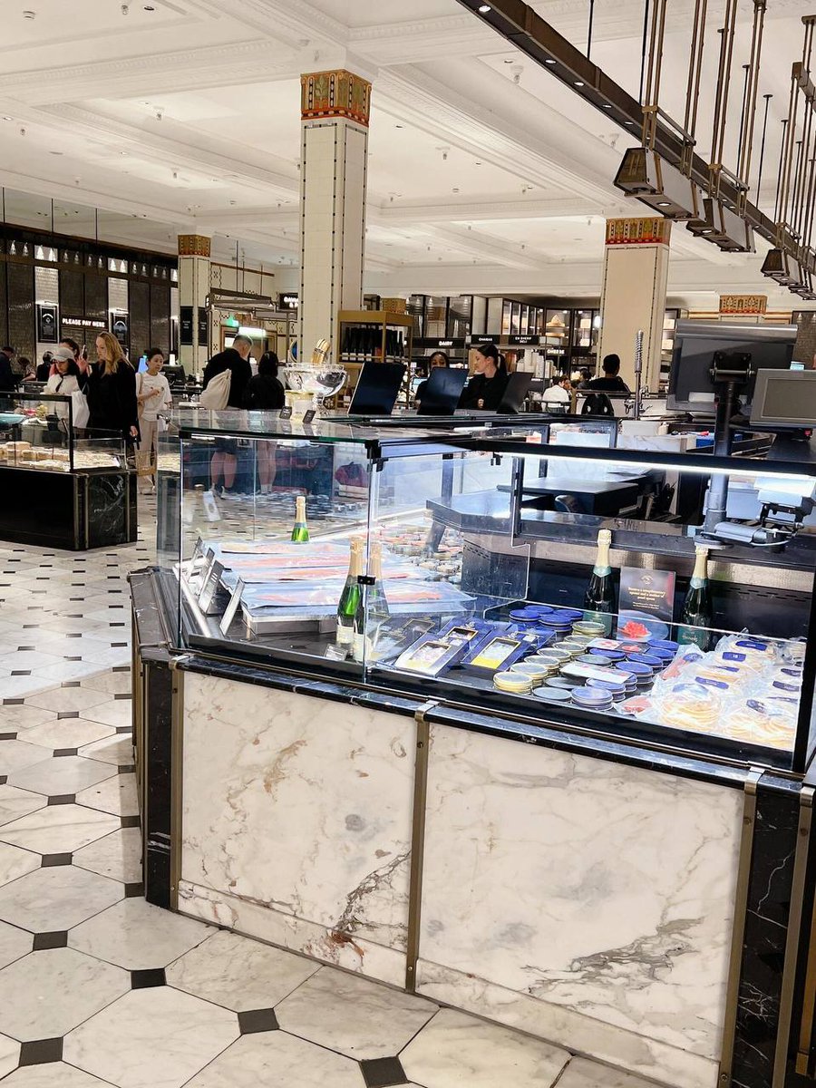 swenserez's tweet photo. UK/London/Harrods/shopping mall https://t.co/0wzcykUA1i