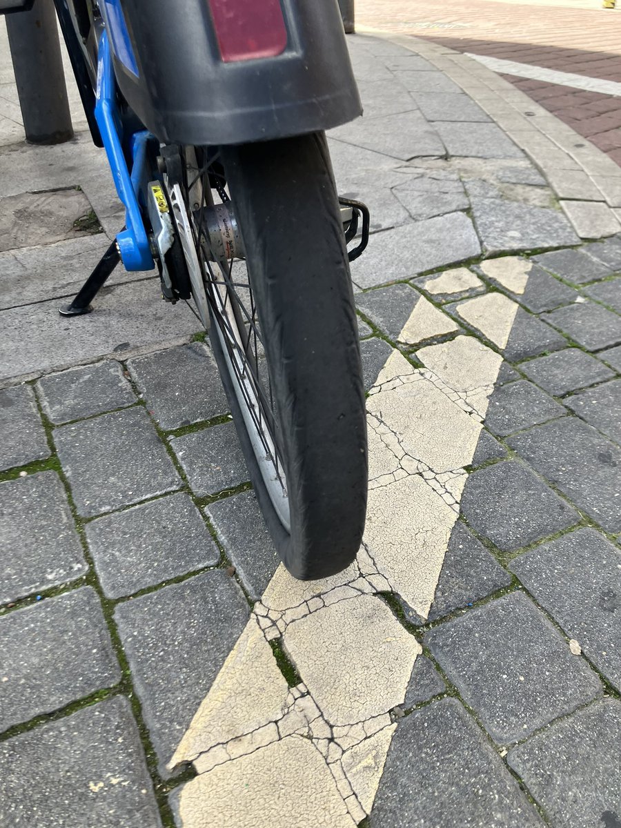 ana_coffee&wine tweet media