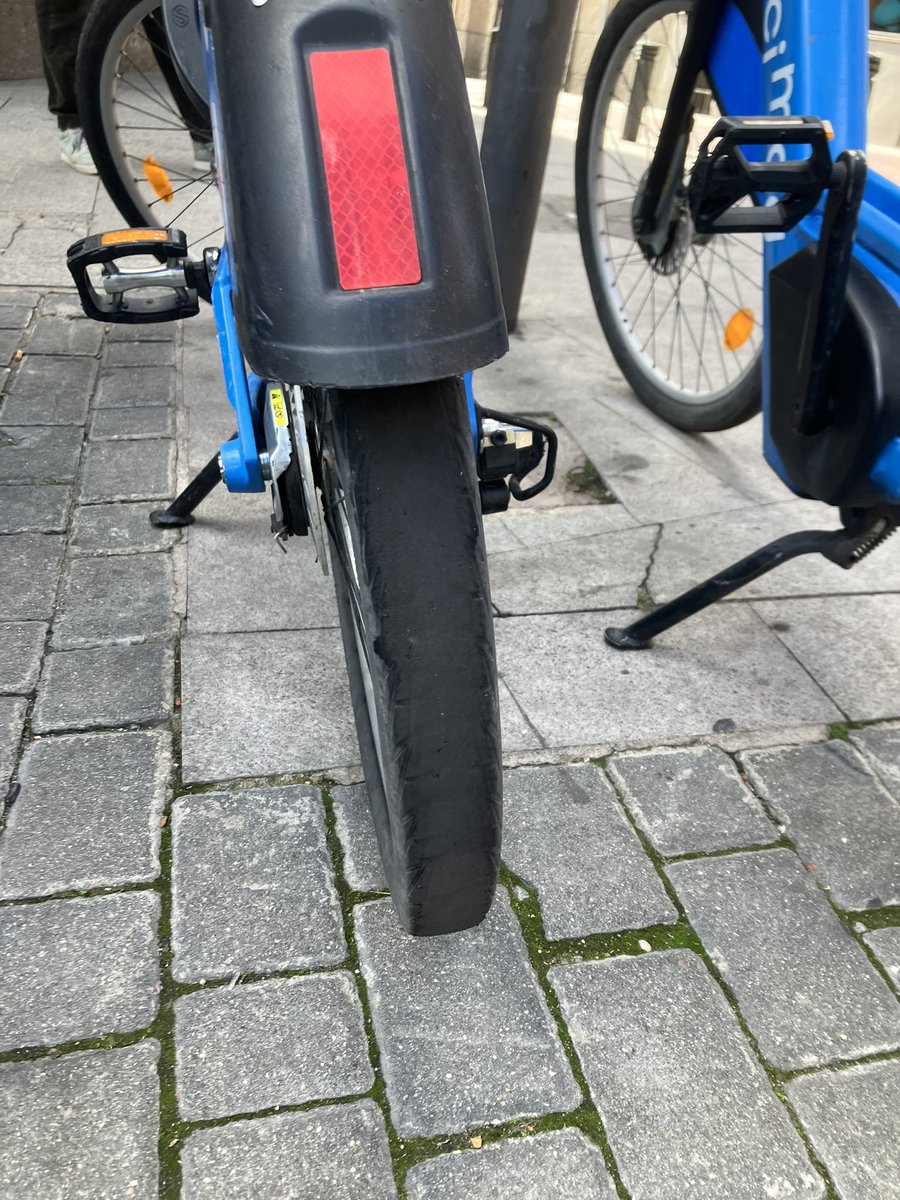 ana_coffee&wine tweet media