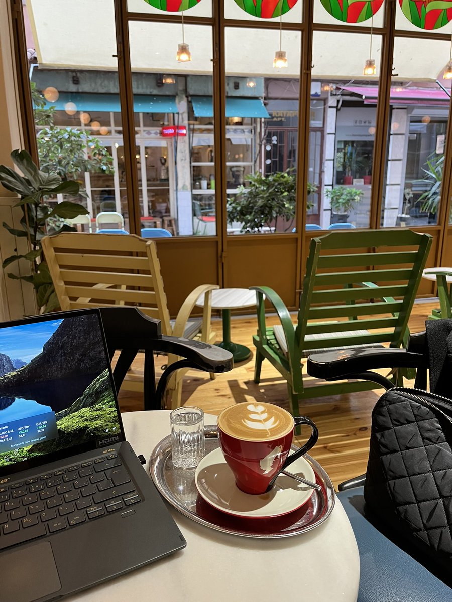 fatmayrdmc's tweet photo. ekim🍂☕️✨ https://t.co/yzX2xyz9T3