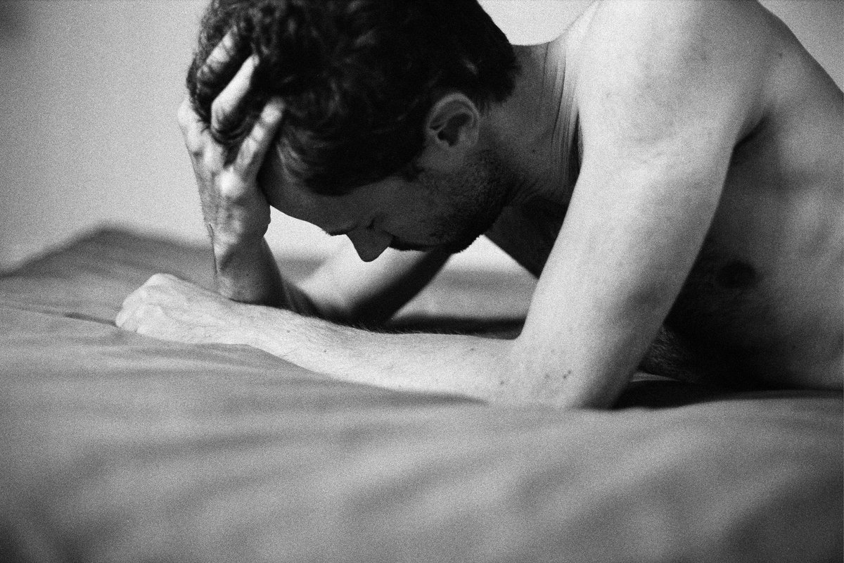 27 bis - Intimité #31ThemesAnalogChallenge 👩‍🦰

Je ne poste pas l'immense majorité de mes autoportraits, je les fais juste pour moi. Pour passer un moment avec moi. Parce que j'en avais l'envie parfois, le besoin souvent. 

🎞️<a href="/ILFORDPhoto/">ILFORD PHOTO</a> HP5 à 3200