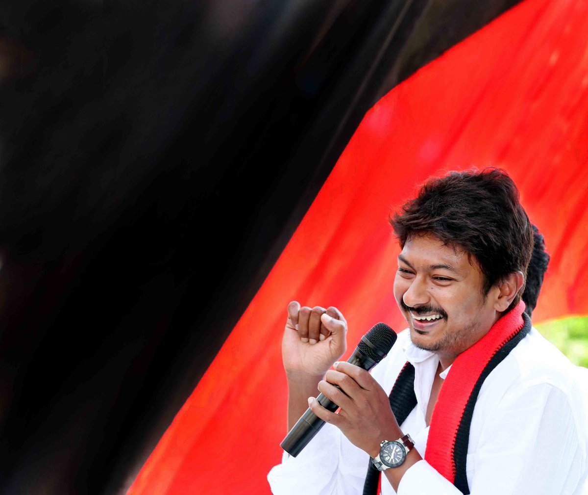 amutharasan_dmk's tweet photo. வானில் நட்சத்திரங்கள் தோன்றும் மறையும் - என்றுமே சூரியன் ஒன்று தான் 🖤❤️ https://t.co/qVQHO5r3AW